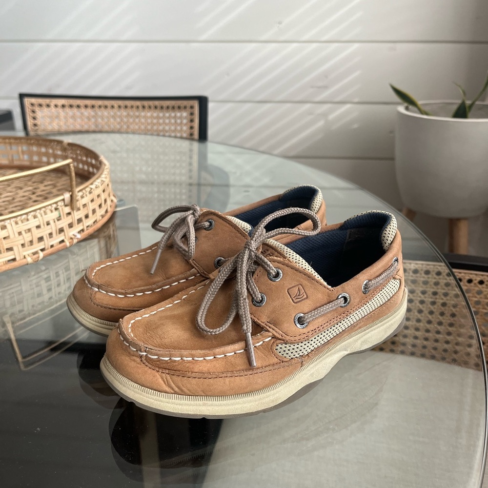 Boys Sperry Topsider Dress Casual Shoe. No tears, stains, or scuffs.